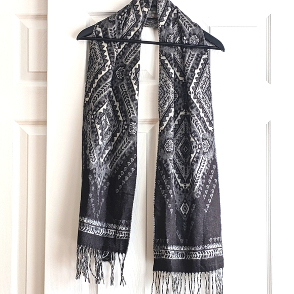 NWT Cashmink Scarf - Picture 3 of 3